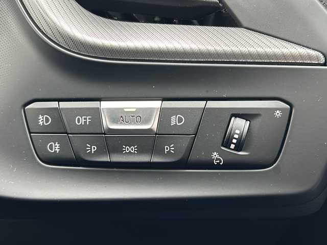ＢＭＷ ＢＭＷ ２１８ｄ 愛知県 2021(令3)年 3.1万km アルピンホワイトⅢ ワンオーナー/純正10.25インチワイドHDDナビ/(Bluetooth/ScreenMirroring)/iDrive/バックカメラ/パーキングアシスト/クロストラフィックウォーニング/アクティブクルーズコントロール/インテリジェントセイフティ/(Cityブレーキ/レーンディパーチャー/レーンチェンジウォーニング)/パークディスタンスコントロール/レインセンサー付きワイパー/ロードサインアシスト/(追い越し禁止表示機能付き)/インテリジェントパーソナルアシスタント/ドライブモードセレクト/電動パーキングブレーキ/オートマチックホールドパーキングブレーキ/スマートキー(コンフォートアクセス付き)/(スペアキー×1)/取説/保証書