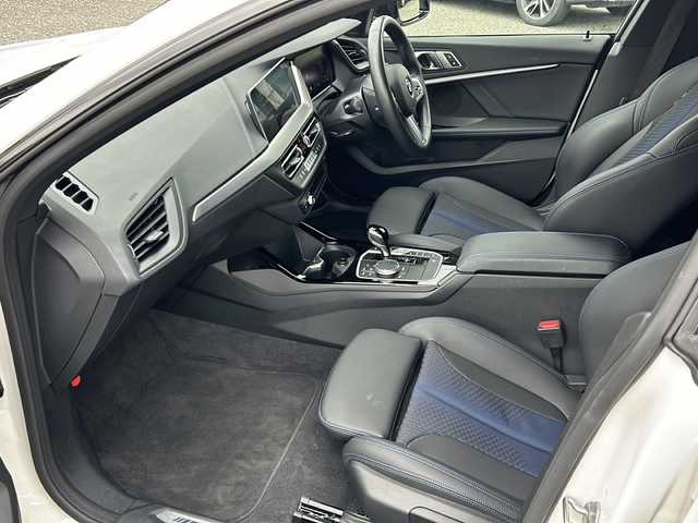 ＢＭＷ ＢＭＷ ２１８ｄ 愛知県 2021(令3)年 3.1万km アルピンホワイトⅢ ワンオーナー/純正10.25インチワイドHDDナビ/(Bluetooth/ScreenMirroring)/iDrive/バックカメラ/パーキングアシスト/クロストラフィックウォーニング/アクティブクルーズコントロール/インテリジェントセイフティ/(Cityブレーキ/レーンディパーチャー/レーンチェンジウォーニング)/パークディスタンスコントロール/レインセンサー付きワイパー/ロードサインアシスト/(追い越し禁止表示機能付き)/インテリジェントパーソナルアシスタント/ドライブモードセレクト/電動パーキングブレーキ/オートマチックホールドパーキングブレーキ/スマートキー(コンフォートアクセス付き)/(スペアキー×1)/取説/保証書