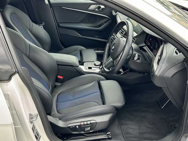 ＢＭＷ ＢＭＷ ２１８ｄ 愛知県 2021(令3)年 3.1万km アルピンホワイトⅢ ワンオーナー/純正10.25インチワイドHDDナビ/(Bluetooth/ScreenMirroring)/iDrive/バックカメラ/パーキングアシスト/クロストラフィックウォーニング/アクティブクルーズコントロール/インテリジェントセイフティ/(Cityブレーキ/レーンディパーチャー/レーンチェンジウォーニング)/パークディスタンスコントロール/レインセンサー付きワイパー/ロードサインアシスト/(追い越し禁止表示機能付き)/インテリジェントパーソナルアシスタント/ドライブモードセレクト/電動パーキングブレーキ/オートマチックホールドパーキングブレーキ/スマートキー(コンフォートアクセス付き)/(スペアキー×1)/取説/保証書