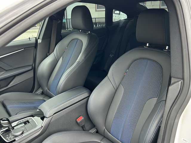 ＢＭＷ ＢＭＷ ２１８ｄ 愛知県 2021(令3)年 3.1万km アルピンホワイトⅢ ワンオーナー/純正10.25インチワイドHDDナビ/(Bluetooth/ScreenMirroring)/iDrive/バックカメラ/パーキングアシスト/クロストラフィックウォーニング/アクティブクルーズコントロール/インテリジェントセイフティ/(Cityブレーキ/レーンディパーチャー/レーンチェンジウォーニング)/パークディスタンスコントロール/レインセンサー付きワイパー/ロードサインアシスト/(追い越し禁止表示機能付き)/インテリジェントパーソナルアシスタント/ドライブモードセレクト/電動パーキングブレーキ/オートマチックホールドパーキングブレーキ/スマートキー(コンフォートアクセス付き)/(スペアキー×1)/取説/保証書