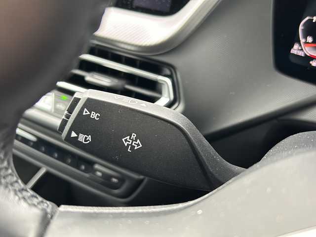 ＢＭＷ ＢＭＷ ２１８ｄ 愛知県 2021(令3)年 3.1万km アルピンホワイトⅢ ワンオーナー/純正10.25インチワイドHDDナビ/(Bluetooth/ScreenMirroring)/iDrive/バックカメラ/パーキングアシスト/クロストラフィックウォーニング/アクティブクルーズコントロール/インテリジェントセイフティ/(Cityブレーキ/レーンディパーチャー/レーンチェンジウォーニング)/パークディスタンスコントロール/レインセンサー付きワイパー/ロードサインアシスト/(追い越し禁止表示機能付き)/インテリジェントパーソナルアシスタント/ドライブモードセレクト/電動パーキングブレーキ/オートマチックホールドパーキングブレーキ/スマートキー(コンフォートアクセス付き)/(スペアキー×1)/取説/保証書