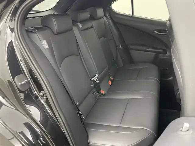 レクサス ＵＸ 250h エレガントブラック 岡山県 2021(令3)年 4.6万km グラファイトブラックガラスフレーク 純正１０．３インチメモリーナビ/【Bluetooth/フルセグTV/USB/Carplay/AUX/iPod/CD/DVD/Blu-ray】/衝突軽減ブレーキシステム/全方位カメラ/追従型クルーズコントロール/ビルトインＥＴＣ２．０/ＬＥＤヘッドライト＆フォグランプ/オートハイビーム/前席シートヒーター/前席エアシート/前席パワーシート/シートメモリー/ステアリングヒーター/社外ドライブレコーダー（前後）/純正フロアマット/オートブレーキホールド/ブラインドスポットモニター/ISOFIX/ステアリングスイッチ/カラーヘッドアップディスプレイ/チルトステアリング/ウインカーミラー/スマートキー×2