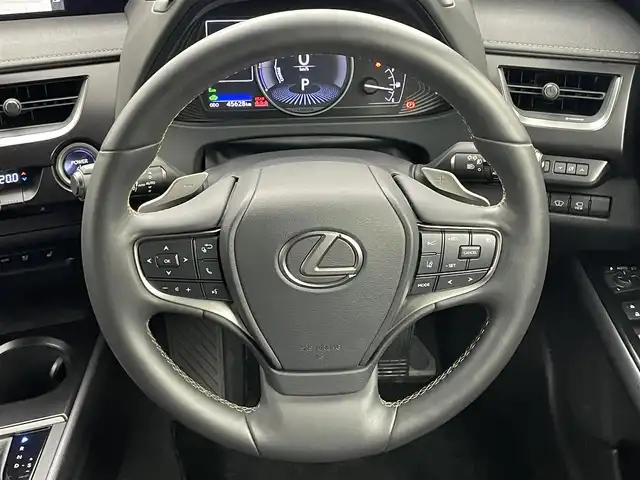 レクサス ＵＸ 250h エレガントブラック 岡山県 2021(令3)年 4.6万km グラファイトブラックガラスフレーク 純正１０．３インチメモリーナビ/【Bluetooth/フルセグTV/USB/Carplay/AUX/iPod/CD/DVD/Blu-ray】/衝突軽減ブレーキシステム/全方位カメラ/追従型クルーズコントロール/ビルトインＥＴＣ２．０/ＬＥＤヘッドライト＆フォグランプ/オートハイビーム/前席シートヒーター/前席エアシート/前席パワーシート/シートメモリー/ステアリングヒーター/社外ドライブレコーダー（前後）/純正フロアマット/オートブレーキホールド/ブラインドスポットモニター/ISOFIX/ステアリングスイッチ/カラーヘッドアップディスプレイ/チルトステアリング/ウインカーミラー/スマートキー×2