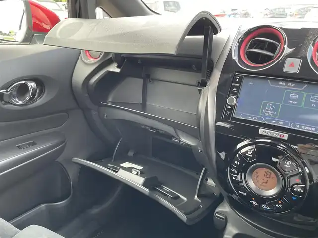 日産 ノート e－パワー ニスモ 佐賀県 2017(平29)年 3.3万km スーパーブラック 純正SDナビ/・フルセグTV/CD/DVD/SD/Bluetooth/アラウンドビューモニター/インテリジェントルームミラー/前方ドライブレコーダー/ETC/クスコタワーバー/革巻きステアリング/ステアリングリモコン/純正16インチアルミホイール/純正LEDヘッドライト/純正LEDフォグライト/純正フロアマット/純正ドアバイザ―/新車保証書/取扱説明書/スペアキー１本/車線逸脱警報システム/衝突被害軽減ブレーキ
