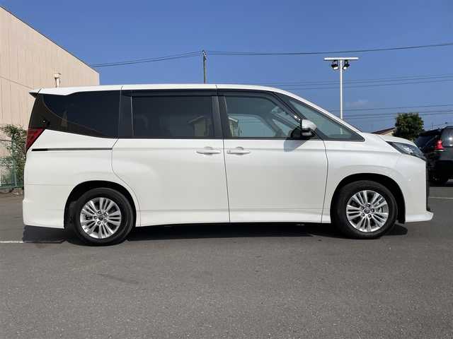 トヨタ ノア ハイブリッド S－G 東京都 2023(令5)年 2万km ホワイトパールクリスタルシャイン 純正コネクトナビ/バックモニター/プリクラッシュセーフティ/プロアクティブドライビング/レーントレーシング/レーダークルーズ/ドライブレコーダー/ETC/片側電動スライドドア/ステアリングスイッチ