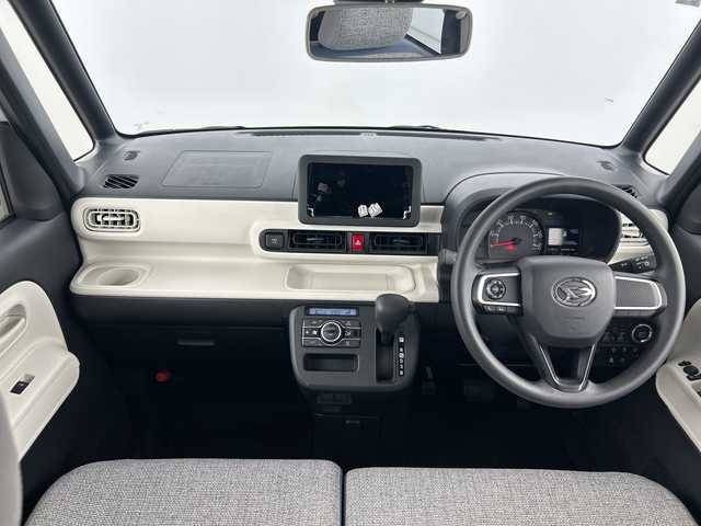 ダイハツ ムーヴ キャンバス ストライプス X 愛知県 2025(令7)年 0.4万km シャイニングホワイトパール/スムーズグレーマイカメタリック ナビ装着用アップグレードパック/スマートアシスト/・衝突回避支援ブレーキ機能/・誤発進抑制機能/・車線逸脱抑制機能/・先行車発進お知らせ機能/・コーナーセンサー/・オートハイビーム/ecoIDLE(アイドリングストップ)/両側パワースライドドア/ハロゲンヘッドランプ/オートライト/CANBUSエンブレム付シャイニングホワイトパールフロントグリル/シャイニングホワイトパールドアミラー/ステアリングスイッチ/アナログメーター/キーフリーシステム