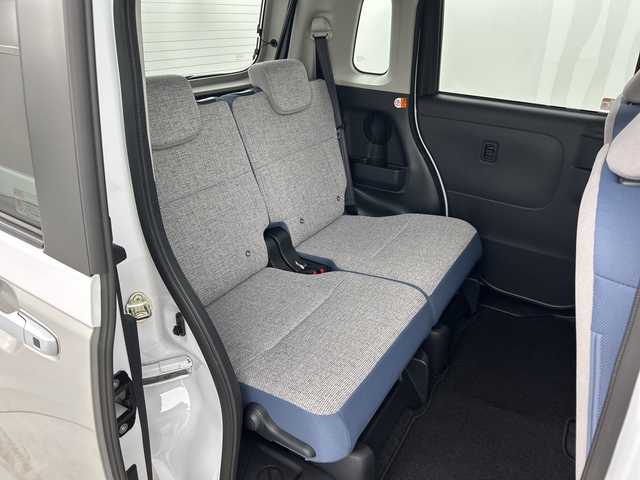ダイハツ ムーヴ キャンバス ストライプス X 愛知県 2025(令7)年 0.4万km シャイニングホワイトパール/スムーズグレーマイカメタリック ナビ装着用アップグレードパック/スマートアシスト/・衝突回避支援ブレーキ機能/・誤発進抑制機能/・車線逸脱抑制機能/・先行車発進お知らせ機能/・コーナーセンサー/・オートハイビーム/ecoIDLE(アイドリングストップ)/両側パワースライドドア/ハロゲンヘッドランプ/オートライト/CANBUSエンブレム付シャイニングホワイトパールフロントグリル/シャイニングホワイトパールドアミラー/ステアリングスイッチ/アナログメーター/キーフリーシステム