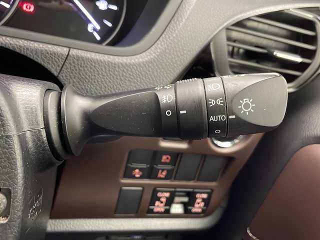トヨタ エスクァイア Gi 宮崎県 2019(令1)年 6万km スパークリングブラックパールクリスタルシャイン 禁煙車/トヨタセーフティセンス/社外ナビTV/（ストラーダ/CN-RE06WD/CD/DVD/Bluetooth/フルセグTV)/社外バックカメラ/社外ETC/純正LEDオートライト/純正LEDフォグ/純正15インチアルミ/純正フロアマット/両側電動スライドドア/プリクラッシュセーフティ/オートマチックハイビーム/レーンディパーチャーアラート/クリアランスソナー/クルーズコントロール/ウッドコンビ本革巻ハンドル/本革シート/前席シートヒーター/デュアルオートエアコン/スマートキー/プッシュエンジンスタート/スペアキー