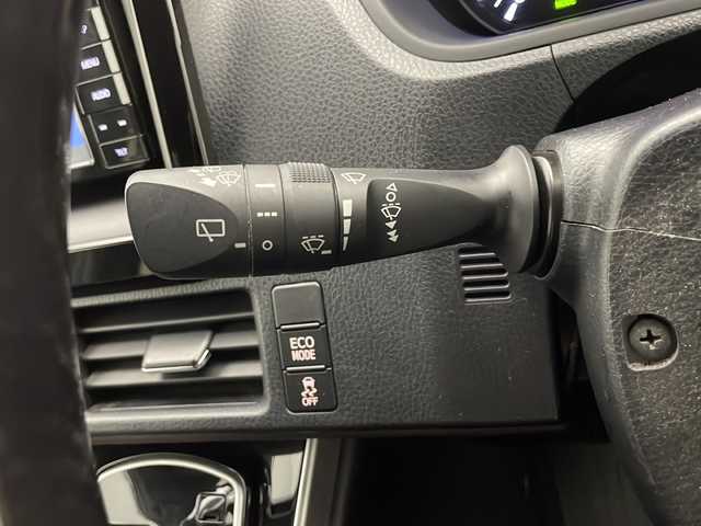 トヨタ エスクァイア Gi 宮崎県 2019(令1)年 6万km スパークリングブラックパールクリスタルシャイン 禁煙車/トヨタセーフティセンス/社外ナビTV/（ストラーダ/CN-RE06WD/CD/DVD/Bluetooth/フルセグTV)/社外バックカメラ/社外ETC/純正LEDオートライト/純正LEDフォグ/純正15インチアルミ/純正フロアマット/両側電動スライドドア/プリクラッシュセーフティ/オートマチックハイビーム/レーンディパーチャーアラート/クリアランスソナー/クルーズコントロール/ウッドコンビ本革巻ハンドル/本革シート/前席シートヒーター/デュアルオートエアコン/スマートキー/プッシュエンジンスタート/スペアキー
