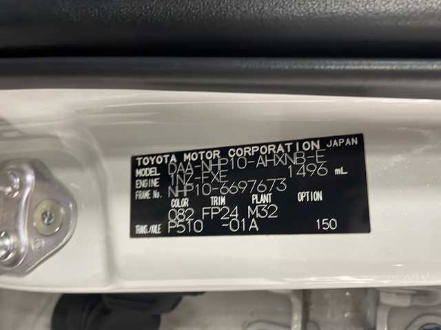 トヨタ アクア S スタイルブラック 沖縄県 2018(平30)年 5.2万km ライムホワイトパールクリスタルシャイン 禁煙車/県外仕入れ/純正ナビ/ＣＤ／ＤＶＤ／Ｂｌｕｅｔｏｏｔｈ／ワンセグＴＶ/バックカメラ/純正シートカーバー/ビルトインＥＴＣ/電動格納ミラー/純正ドライブレコーダー/衝突被害軽減システム/オートライト/オートマチックハイビーム/ステアリングリモコン/取扱説明書/保証書