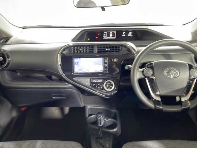 トヨタ アクア S スタイルブラック 沖縄県 2018(平30)年 5.2万km ライムホワイトパールクリスタルシャイン 禁煙車/県外仕入れ/純正ナビ/ＣＤ／ＤＶＤ／Ｂｌｕｅｔｏｏｔｈ／ワンセグＴＶ/バックカメラ/純正シートカーバー/ビルトインＥＴＣ/電動格納ミラー/純正ドライブレコーダー/衝突被害軽減システム/オートライト/オートマチックハイビーム/ステアリングリモコン/取扱説明書/保証書