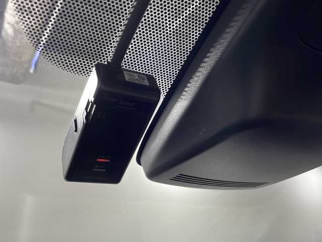 トヨタ アクア S スタイルブラック 沖縄県 2018(平30)年 5.2万km ライムホワイトパールクリスタルシャイン 禁煙車/県外仕入れ/純正ナビ/ＣＤ／ＤＶＤ／Ｂｌｕｅｔｏｏｔｈ／ワンセグＴＶ/バックカメラ/純正シートカーバー/ビルトインＥＴＣ/電動格納ミラー/純正ドライブレコーダー/衝突被害軽減システム/オートライト/オートマチックハイビーム/ステアリングリモコン/取扱説明書/保証書