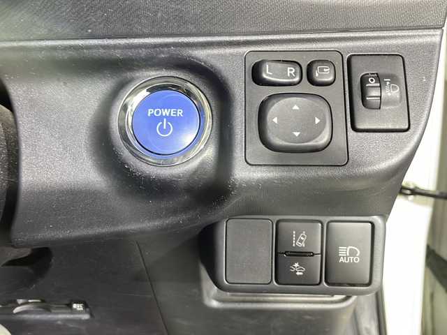 トヨタ アクア S スタイルブラック 沖縄県 2018(平30)年 5.2万km ライムホワイトパールクリスタルシャイン 禁煙車/県外仕入れ/純正ナビ/ＣＤ／ＤＶＤ／Ｂｌｕｅｔｏｏｔｈ／ワンセグＴＶ/バックカメラ/純正シートカーバー/ビルトインＥＴＣ/電動格納ミラー/純正ドライブレコーダー/衝突被害軽減システム/オートライト/オートマチックハイビーム/ステアリングリモコン/取扱説明書/保証書