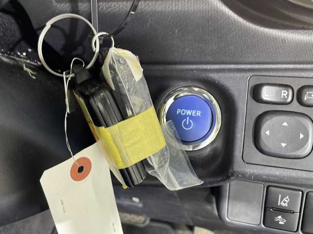 トヨタ アクア S スタイルブラック 沖縄県 2018(平30)年 5.2万km ライムホワイトパールクリスタルシャイン 禁煙車/県外仕入れ/純正ナビ/ＣＤ／ＤＶＤ／Ｂｌｕｅｔｏｏｔｈ／ワンセグＴＶ/バックカメラ/純正シートカーバー/ビルトインＥＴＣ/電動格納ミラー/純正ドライブレコーダー/衝突被害軽減システム/オートライト/オートマチックハイビーム/ステアリングリモコン/取扱説明書/保証書