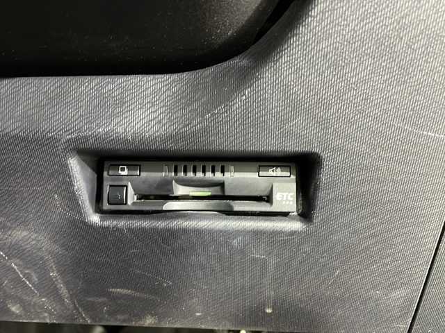 トヨタ アクア S スタイルブラック 沖縄県 2018(平30)年 5.2万km ライムホワイトパールクリスタルシャイン 禁煙車/県外仕入れ/純正ナビ/ＣＤ／ＤＶＤ／Ｂｌｕｅｔｏｏｔｈ／ワンセグＴＶ/バックカメラ/純正シートカーバー/ビルトインＥＴＣ/電動格納ミラー/純正ドライブレコーダー/衝突被害軽減システム/オートライト/オートマチックハイビーム/ステアリングリモコン/取扱説明書/保証書