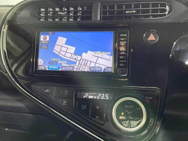 トヨタ アクア S スタイルブラック 沖縄県 2018(平30)年 5.2万km ライムホワイトパールクリスタルシャイン 禁煙車/県外仕入れ/純正ナビ/ＣＤ／ＤＶＤ／Ｂｌｕｅｔｏｏｔｈ／ワンセグＴＶ/バックカメラ/純正シートカーバー/ビルトインＥＴＣ/電動格納ミラー/純正ドライブレコーダー/衝突被害軽減システム/オートライト/オートマチックハイビーム/ステアリングリモコン/取扱説明書/保証書