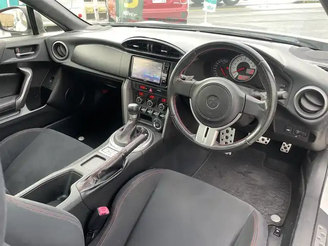 トヨタ ８６ GT 長野県 2012(平24)年 8.9万km サテンホワイトパール 社外ナビ/・Bluetooth/TV/純正ETC/純正フロアマット/HIDオートライト/革ステアリング/スマートキー/プッシュスタート/TRC
