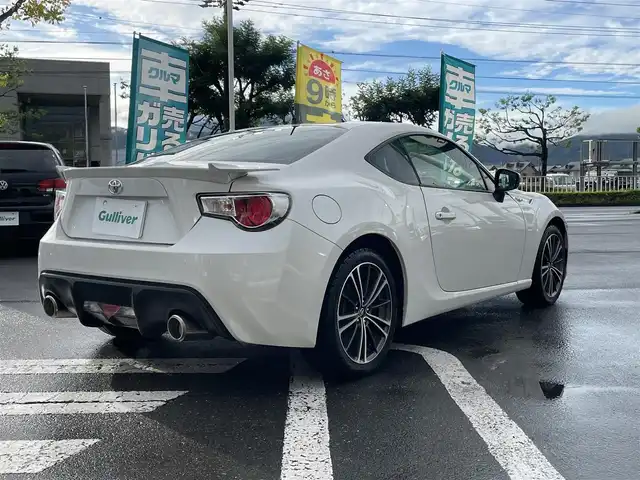 トヨタ ８６ GT 長野県 2012(平24)年 8.9万km サテンホワイトパール 社外ナビ/・Bluetooth/TV/純正ETC/純正フロアマット/HIDオートライト/革ステアリング/スマートキー/プッシュスタート/TRC