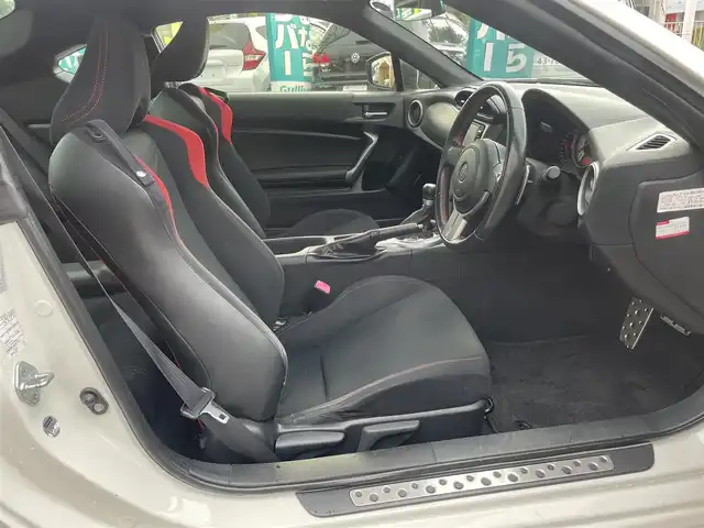 トヨタ ８６ GT 長野県 2012(平24)年 8.9万km サテンホワイトパール 社外ナビ/・Bluetooth/TV/純正ETC/純正フロアマット/HIDオートライト/革ステアリング/スマートキー/プッシュスタート/TRC