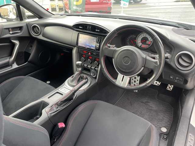 トヨタ ８６ GT 長野県 2012(平24)年 8.9万km サテンホワイトパール 社外ナビ/・Bluetooth/TV/純正ETC/純正フロアマット/HIDオートライト/革ステアリング/スマートキー/プッシュスタート/TRC