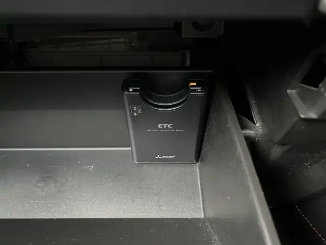 トヨタ ８６ GT 高知県 2012(平24)年 8.9万km サテンホワイトパール 社外ナビ/　Bluetooth/フルセグ/　CD/DVD/AM/FM/ETC/純正17インチアルミホイール/HIDヘッドライト/純正フロアマット/オートライト/MTモード付AT/プッシュスタート/スマートキー/パドルシフト/本革巻きステアリング/電動格納ミラー/盗難防止装置