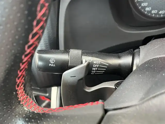 トヨタ ８６ GT 高知県 2012(平24)年 8.9万km サテンホワイトパール 社外ナビ/　Bluetooth/フルセグ/　CD/DVD/AM/FM/ETC/純正17インチアルミホイール/HIDヘッドライト/純正フロアマット/オートライト/MTモード付AT/プッシュスタート/スマートキー/パドルシフト/本革巻きステアリング/電動格納ミラー/盗難防止装置