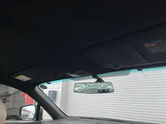 トヨタ ８６ GT 高知県 2012(平24)年 8.9万km サテンホワイトパール 社外ナビ/　Bluetooth/フルセグ/　CD/DVD/AM/FM/ETC/純正17インチアルミホイール/HIDヘッドライト/純正フロアマット/オートライト/MTモード付AT/プッシュスタート/スマートキー/パドルシフト/本革巻きステアリング/電動格納ミラー/盗難防止装置