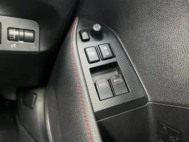 トヨタ ８６ GT 高知県 2012(平24)年 8.9万km サテンホワイトパール 社外ナビ/　Bluetooth/フルセグ/　CD/DVD/AM/FM/ETC/純正17インチアルミホイール/HIDヘッドライト/純正フロアマット/オートライト/MTモード付AT/プッシュスタート/スマートキー/パドルシフト/本革巻きステアリング/電動格納ミラー/盗難防止装置