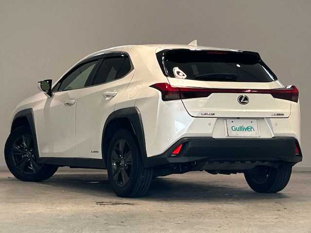 レクサス ＵＸ 250h バージョンC 宮城県 2020(令2)年 6.5万km ソニッククォーツ レクサスセーフティシステムプラス/・プリクラッシュセーフティ/・レーントレーシングアシスト/・オートマチックハイビーム/・ロードサインアシスト/・ドライバー異常時対応システム/・プロアクティブドライビングアシスト/・交差点衝突回避支援/・緊急時操舵支援/・低速時加速抑制/・発進遅れ告知機能/・安心降車機能/・レーンデバーチャーアラート/・ブラインドスポットモニター/純正SDナビ/純正ドライブレコーダー/バックカメラ/コーナーセンサー/追従機能付きクルーズコントロール/純正ETC2.0/ステアリングヒーター/シートヒーター/パワーシート/シートメモリー/純正アルミホイール/純正フロアマット