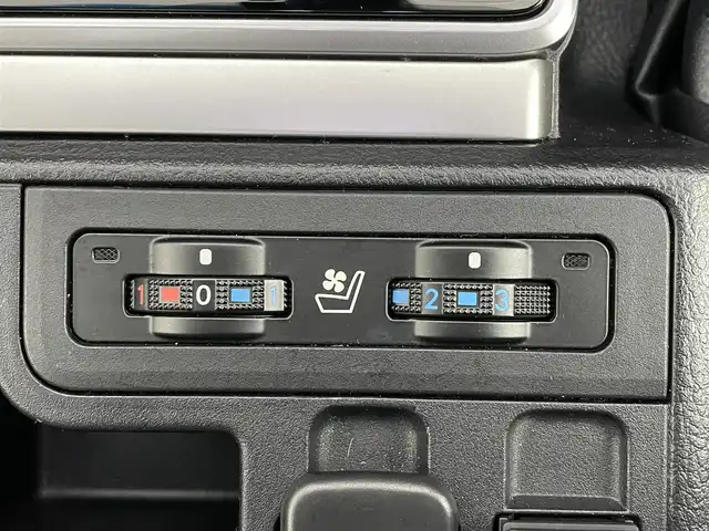 トヨタ ランドクルーザー プラド TX Lパッケージ マットブラED 道央・札幌 2022(令4)年 2.8万km ホワイトパールクリスタルシャイン ・4WD/・純正ディスプレイオーディオ/・フルセグ/applecarplay/androidauto/BT//・全方位カメラ/・プリクラッシュ/・アダプティブクルーズコントロール/・レーンキープアシスト/・クリアランスソナー/・ブラインドスポットモニター/・ルーフレール/・シートエアコン/ヒーター/・パワーシート/・レザーシート/・オートライト/・オートマチックハイビーム/・ヘッドライトウォッシャー/・スマートキー/・プッシュスタート/・純正フロアマット/・純正エンジンスターター/・積込社外ＡＷ＋冬タイヤ(DM-V3 265/65/17)