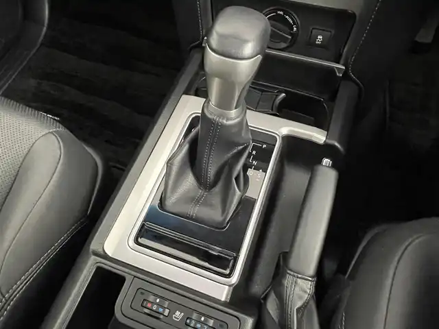 トヨタ ランドクルーザー プラド TX Lパッケージ マットブラED 道央・札幌 2022(令4)年 2.8万km ホワイトパールクリスタルシャイン ・4WD/・純正ディスプレイオーディオ/・フルセグ/applecarplay/androidauto/BT//・全方位カメラ/・プリクラッシュ/・アダプティブクルーズコントロール/・レーンキープアシスト/・クリアランスソナー/・ブラインドスポットモニター/・ルーフレール/・シートエアコン/ヒーター/・パワーシート/・レザーシート/・オートライト/・オートマチックハイビーム/・ヘッドライトウォッシャー/・スマートキー/・プッシュスタート/・純正フロアマット/・純正エンジンスターター/・積込社外ＡＷ＋冬タイヤ(DM-V3 265/65/17)