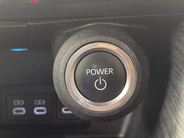 トヨタ ハリアー ハイブリッド Z 栃木県 2022(令4)年 5.7万km プレシャスブラックパール 純正ナビ/（Bluetooth/USB/フルセグTV）/JBLサウンド/パノラミックビューモニター/・バックカメラ/・フロントカメラ/・サイドカメラ/トヨタセーフティセンス/・プリクラッシュセーフティ/・レーントレーシングアシスト/・レーンディパーチャーアラート/・レーダークルーズコントロール（全車速追従機能付）/・アダプティブハイビームシステム/・ロードサインアシスト/・ドライバー異常時対応システム/・プロアクティブドライビングアシスト/・発進遅れ告知機能/BSM/ETC2.0/パワーバックドア/パワーシート/エアシート/シートヒーター/LEDヘッドライト/スマートキー/プッシュスタート/ステアリングスイッチ/電動格納ミラー/純正アルミホイール/純正フロアマット