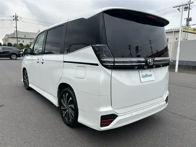 トヨタ ヴォクシー S－Z 岡山県 2022(令4)年 7.6万km ホワイトパールクリスタルシャイン 登録時走行距離75914km/快適利便パッケージ/トヨタセーフティセンス/純正10.5型ディスプレイオーディオナビTV/（T-CONNECT/Bluetooth/CD/DVD/FMAM/フルセグTV）/純正14型リアフリップダウンモニター/純正バックカメラ/純正ビルトイン2.0ETC/純正3眼LEDオートライト/純正LEDフォグ/純正17インチアルミ/両側電動スライドドア/プリクラッシュセーフティ/オートマチックハイビーム/レーンディパーチャーアラート/アダプティブクルーズコントロール/電子パーキング/オートホールド/クリアランスソナー/ウインカードアミラー/Wオートエアコン/前席シートヒーター/スマートキー/プッシュエンジンスタート/新車時保証書