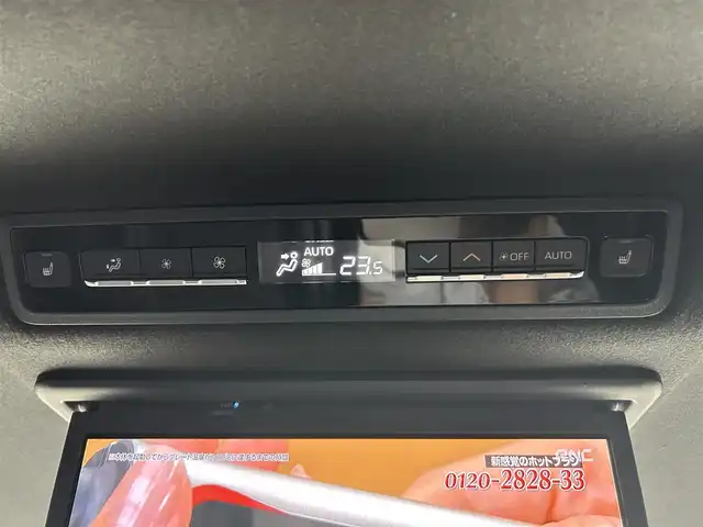 トヨタ ヴォクシー S－Z 岡山県 2022(令4)年 7.6万km ホワイトパールクリスタルシャイン 登録時走行距離75914km/快適利便パッケージ/トヨタセーフティセンス/純正10.5型ディスプレイオーディオナビTV/（T-CONNECT/Bluetooth/CD/DVD/FMAM/フルセグTV）/純正14型リアフリップダウンモニター/純正バックカメラ/純正ビルトイン2.0ETC/純正3眼LEDオートライト/純正LEDフォグ/純正17インチアルミ/両側電動スライドドア/プリクラッシュセーフティ/オートマチックハイビーム/レーンディパーチャーアラート/アダプティブクルーズコントロール/電子パーキング/オートホールド/クリアランスソナー/ウインカードアミラー/Wオートエアコン/前席シートヒーター/スマートキー/プッシュエンジンスタート/新車時保証書