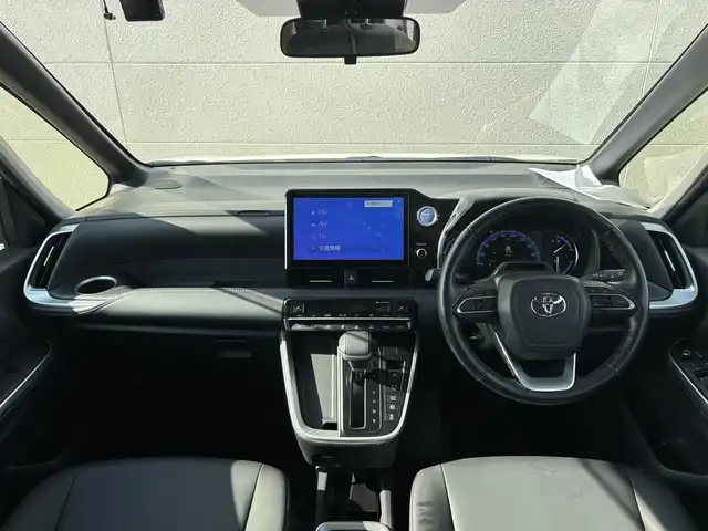 トヨタ ノア ハイブリッド Z 茨城県 2022(令4)年 7万km ホワイトパールクリスタルシャイン 純正10.5インチディスプレイオーディオプラス/　(AM/FM/CD/USB/フルセグ)/バックカメラ/前後ドライブレコーダー/14型有機EL後席ディスプレイ/ブラインドスポットモニター/快適利便パッケージ/トヨタセーフティセンス（衝突回避支援パッケージ）/ETC2.0/LEDヘッドライト/ハーフレザーシート/1&2列目シートヒーター/オットマン/W(後席)エアコン/前後コーナーセンサー/レーンキープアシスト/オートライト/ステアリングヒーター/純正アルミホイール