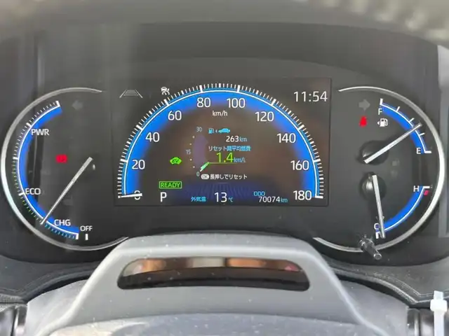 トヨタ ノア ハイブリッド Z 茨城県 2022(令4)年 7万km ホワイトパールクリスタルシャイン 純正10.5インチディスプレイオーディオプラス/　(AM/FM/CD/USB/フルセグ)/バックカメラ/前後ドライブレコーダー/14型有機EL後席ディスプレイ/ブラインドスポットモニター/快適利便パッケージ/トヨタセーフティセンス（衝突回避支援パッケージ）/ETC2.0/LEDヘッドライト/ハーフレザーシート/1&2列目シートヒーター/オットマン/W(後席)エアコン/前後コーナーセンサー/レーンキープアシスト/オートライト/ステアリングヒーター/純正アルミホイール