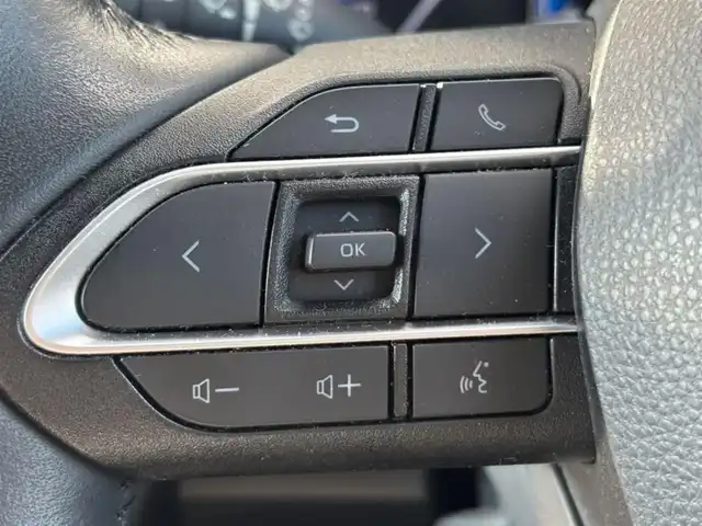 トヨタ ノア ハイブリッド Z 茨城県 2022(令4)年 7万km ホワイトパールクリスタルシャイン 純正10.5インチディスプレイオーディオプラス/　(AM/FM/CD/USB/フルセグ)/バックカメラ/前後ドライブレコーダー/14型有機EL後席ディスプレイ/ブラインドスポットモニター/快適利便パッケージ/トヨタセーフティセンス（衝突回避支援パッケージ）/ETC2.0/LEDヘッドライト/ハーフレザーシート/1&2列目シートヒーター/オットマン/W(後席)エアコン/前後コーナーセンサー/レーンキープアシスト/オートライト/ステアリングヒーター/純正アルミホイール