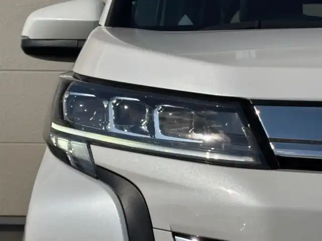 トヨタ ノア ハイブリッド Z 茨城県 2022(令4)年 7万km ホワイトパールクリスタルシャイン 純正10.5インチディスプレイオーディオプラス/　(AM/FM/CD/USB/フルセグ)/バックカメラ/前後ドライブレコーダー/14型有機EL後席ディスプレイ/ブラインドスポットモニター/快適利便パッケージ/トヨタセーフティセンス（衝突回避支援パッケージ）/ETC2.0/LEDヘッドライト/ハーフレザーシート/1&2列目シートヒーター/オットマン/W(後席)エアコン/前後コーナーセンサー/レーンキープアシスト/オートライト/ステアリングヒーター/純正アルミホイール