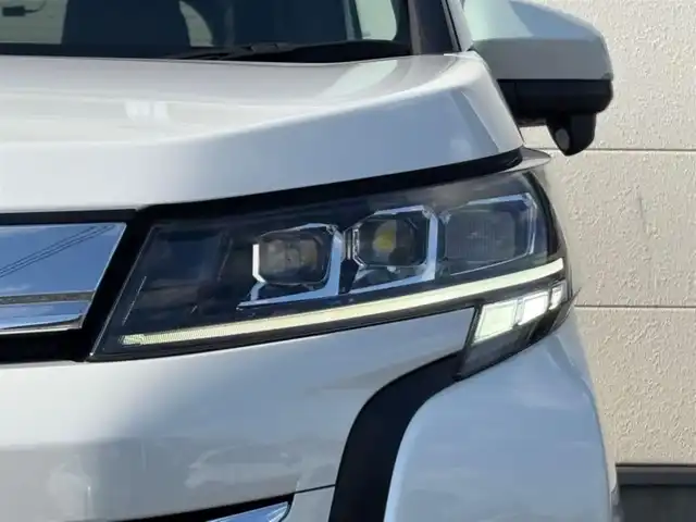 トヨタ ノア ハイブリッド Z 茨城県 2022(令4)年 7万km ホワイトパールクリスタルシャイン 純正10.5インチディスプレイオーディオプラス/　(AM/FM/CD/USB/フルセグ)/バックカメラ/前後ドライブレコーダー/14型有機EL後席ディスプレイ/ブラインドスポットモニター/快適利便パッケージ/トヨタセーフティセンス（衝突回避支援パッケージ）/ETC2.0/LEDヘッドライト/ハーフレザーシート/1&2列目シートヒーター/オットマン/W(後席)エアコン/前後コーナーセンサー/レーンキープアシスト/オートライト/ステアリングヒーター/純正アルミホイール