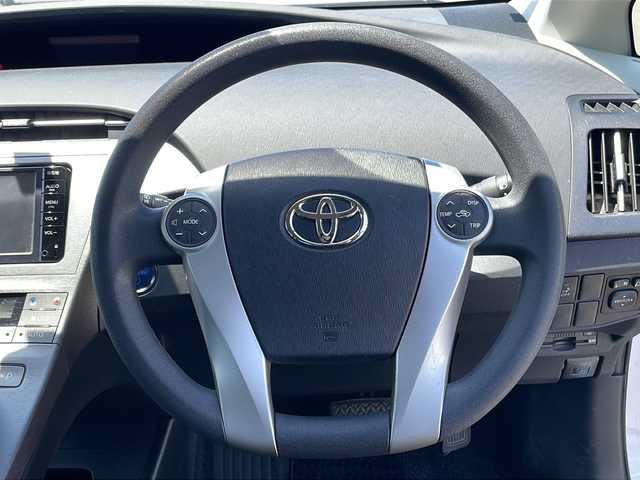 トヨタ プリウス S 岩手県 2014(平26)年 5万km ホワイトパールクリスタルシャイン 純正SDナビ/AM/FM/CD/Bluetooth/ワンセグTV/純正オーディオ/Bluetooth/バックカメラ/ビルトインETC/横滑り防止装置/オートライト/LEDヘッドライト/フォグランプ/スマートキー/プッシュスタート/電動格納ミラー/純正15インチAW/純正フロアマット/純正ドアバイザー/保証書/取扱説明書