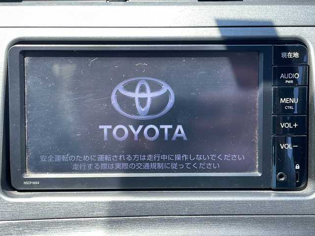 トヨタ プリウス S 岩手県 2014(平26)年 5万km ホワイトパールクリスタルシャイン 純正SDナビ/AM/FM/CD/Bluetooth/ワンセグTV/純正オーディオ/Bluetooth/バックカメラ/ビルトインETC/横滑り防止装置/オートライト/LEDヘッドライト/フォグランプ/スマートキー/プッシュスタート/電動格納ミラー/純正15インチAW/純正フロアマット/純正ドアバイザー/保証書/取扱説明書