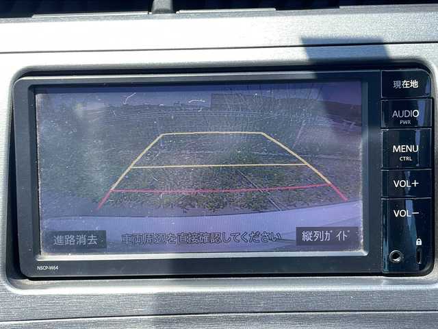 トヨタ プリウス S 岩手県 2014(平26)年 5万km ホワイトパールクリスタルシャイン 純正SDナビ/AM/FM/CD/Bluetooth/ワンセグTV/純正オーディオ/Bluetooth/バックカメラ/ビルトインETC/横滑り防止装置/オートライト/LEDヘッドライト/フォグランプ/スマートキー/プッシュスタート/電動格納ミラー/純正15インチAW/純正フロアマット/純正ドアバイザー/保証書/取扱説明書