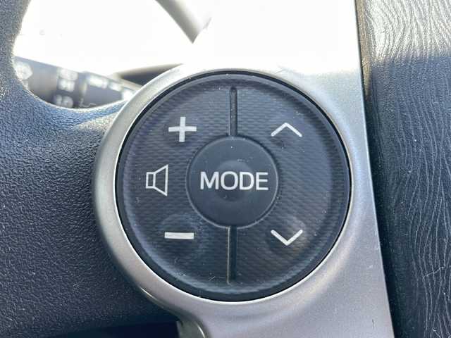 トヨタ プリウス S 岩手県 2014(平26)年 5万km ホワイトパールクリスタルシャイン 純正SDナビ/AM/FM/CD/Bluetooth/ワンセグTV/純正オーディオ/Bluetooth/バックカメラ/ビルトインETC/横滑り防止装置/オートライト/LEDヘッドライト/フォグランプ/スマートキー/プッシュスタート/電動格納ミラー/純正15インチAW/純正フロアマット/純正ドアバイザー/保証書/取扱説明書
