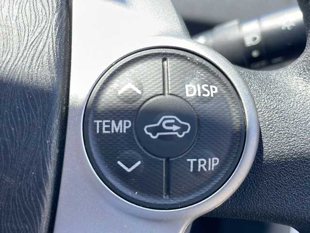 トヨタ プリウス S 岩手県 2014(平26)年 5万km ホワイトパールクリスタルシャイン 純正SDナビ/AM/FM/CD/Bluetooth/ワンセグTV/純正オーディオ/Bluetooth/バックカメラ/ビルトインETC/横滑り防止装置/オートライト/LEDヘッドライト/フォグランプ/スマートキー/プッシュスタート/電動格納ミラー/純正15インチAW/純正フロアマット/純正ドアバイザー/保証書/取扱説明書