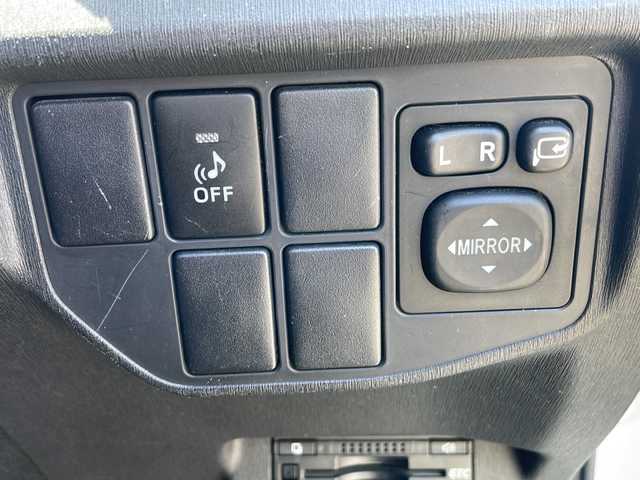 トヨタ プリウス S 岩手県 2014(平26)年 5万km ホワイトパールクリスタルシャイン 純正SDナビ/AM/FM/CD/Bluetooth/ワンセグTV/純正オーディオ/Bluetooth/バックカメラ/ビルトインETC/横滑り防止装置/オートライト/LEDヘッドライト/フォグランプ/スマートキー/プッシュスタート/電動格納ミラー/純正15インチAW/純正フロアマット/純正ドアバイザー/保証書/取扱説明書