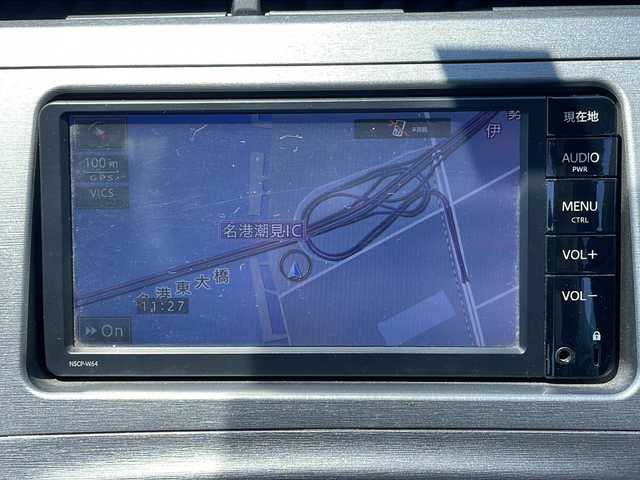トヨタ プリウス S 岩手県 2014(平26)年 5万km ホワイトパールクリスタルシャイン 純正SDナビ/AM/FM/CD/Bluetooth/ワンセグTV/純正オーディオ/Bluetooth/バックカメラ/ビルトインETC/横滑り防止装置/オートライト/LEDヘッドライト/フォグランプ/スマートキー/プッシュスタート/電動格納ミラー/純正15インチAW/純正フロアマット/純正ドアバイザー/保証書/取扱説明書