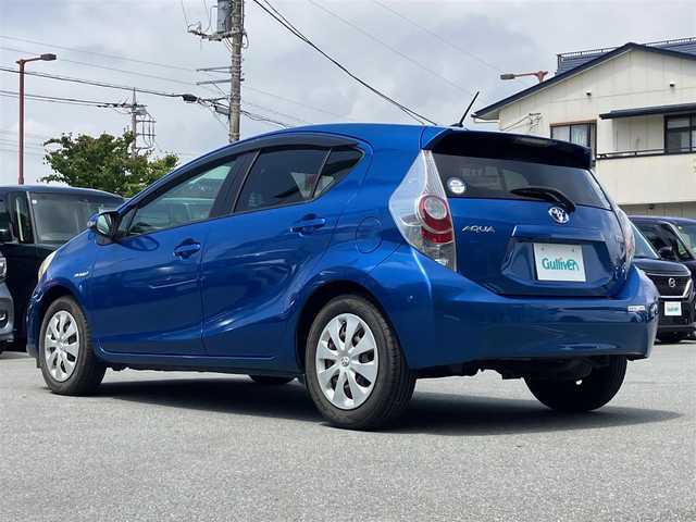 トヨタ アクア G 静岡県 2012(平24)年 2.3万km コバルトブルーメタリック エンジンスタートボタン/パワーステアリング/パワーウィンドウ/アイドリングストップ/オートエアコン/スマートキー/純正ETC/純正SDナビ（CD/DVD/BT/ワンセグ）/バックカメラ/純正フロアマット/D席N席シートヒーター/ABS/横滑り防止装置/オートライト/Wエアバック