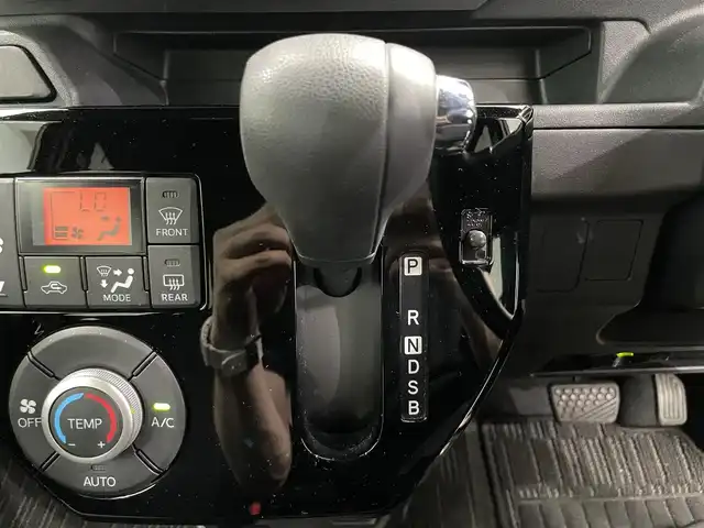 ダイハツ ウェイク L SA Ⅲ 鹿児島県 2020(令2)年 3.6万km オフビートカーキM 純正ナビ　(フルセグＴＶ/Bluetooth/AM・FM)　/バックカメラ　/両側パワースライドドア　/衝突軽減ブレーキ　/横滑り防止装置　/後方コーナーセンサー　/アイドリングストップ　/オートチックハイビーム　/純正アルミホイール　/電格ミラー　/ドアバイザー/スマートキー/プッシュスタート