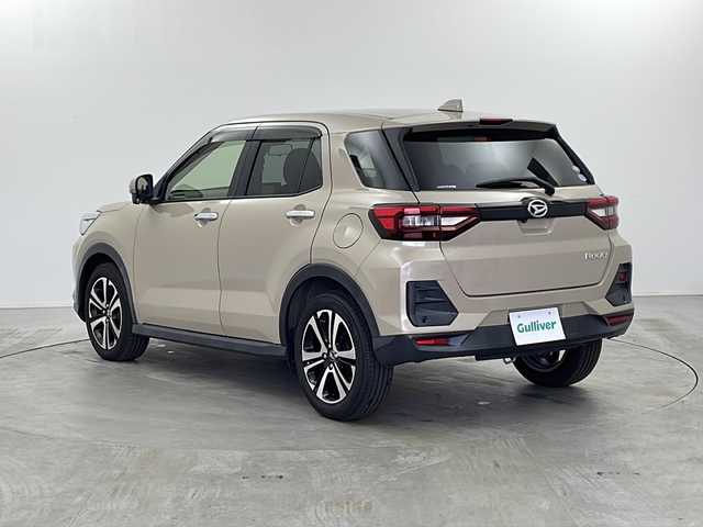 ダイハツ ロッキー G 栃木県 2020(令2)年 4.6万km ナチュラルベージュマイカM 純正ナビ/（BT/CD/DVD/AM/FM/フルセグ）/衝突軽減システム　/全周囲カメラ　/バックカメラ　/クリアランナソー　/横滑り防止　/アイドリングストップ　/レーダークルーズコントロール　/前席シートヒーター　/ビルトインＥＴＣ　/ドライブレコーダー/純正フロアマット/純正アルミホイール/MTモード付AT/プッシュスタート/スマートキー/スペアキー