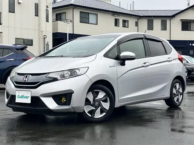 ホンダ フィット ハイブリット Lパッケージ 静岡県 2014(平26)年 7.9万km アラバスターシルバーメタリック エンジンスタートボタン/パワーステアリング/パワーウィンドウ/アイドリングストップ/スマートキー/スペアキー1本/オートエアコン/クルーズコントロール/ETC/ドライブレコーダー/SDナビ（CD/DVD/フルセグ）/純正フロアマット/ハーフレザーシート/ABS/横滑り防止装置/オートライト/LEDヘッドライト/Wエアバッグ